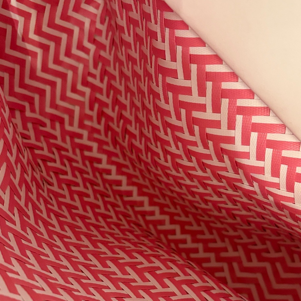 Chic Pink and White Women's Tote Bag - Picture 3 of 4